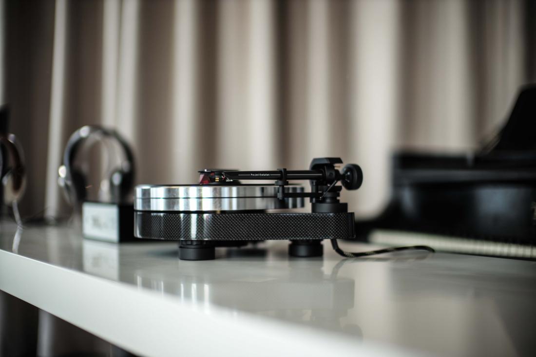 Pro-Ject RPM 9 Carbon levysoitin.