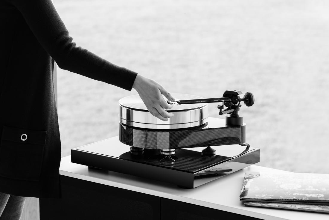 Pro-Ject RPM 10 Carbon.