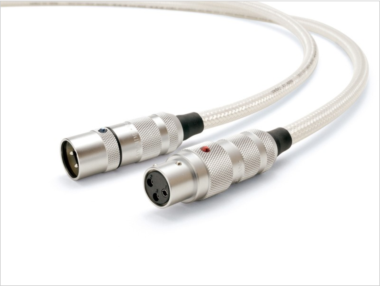 AR-910 (XLR-digitaalinen ja analoginen kaapeli).